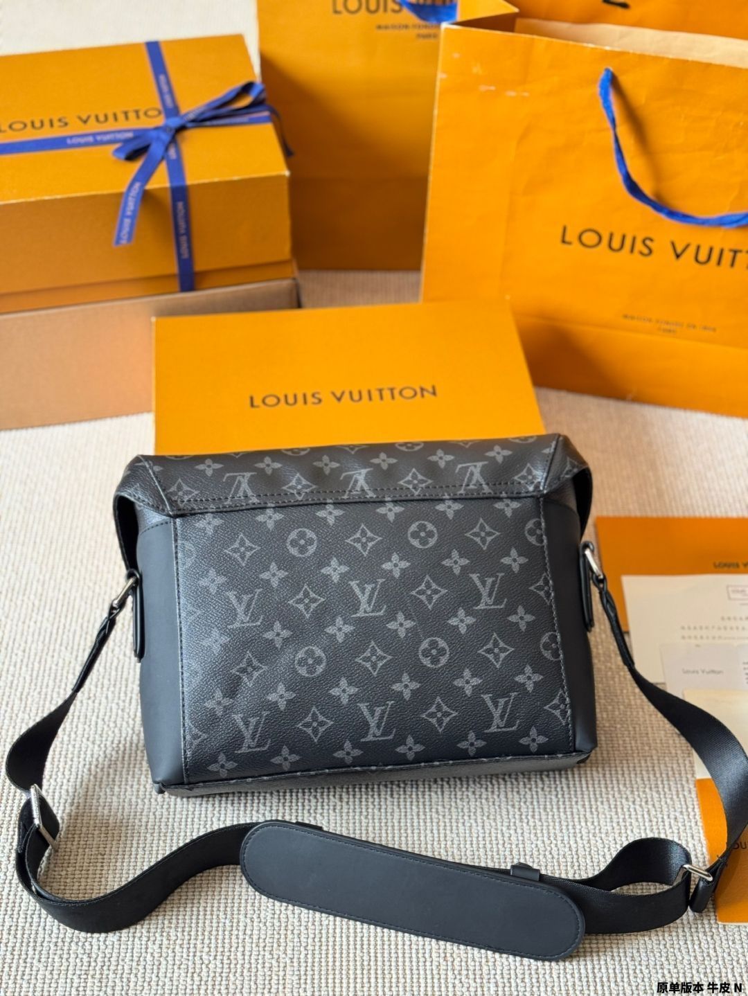 今日特価】Louis Vuitton Voyager Messenger Bag - ルイ