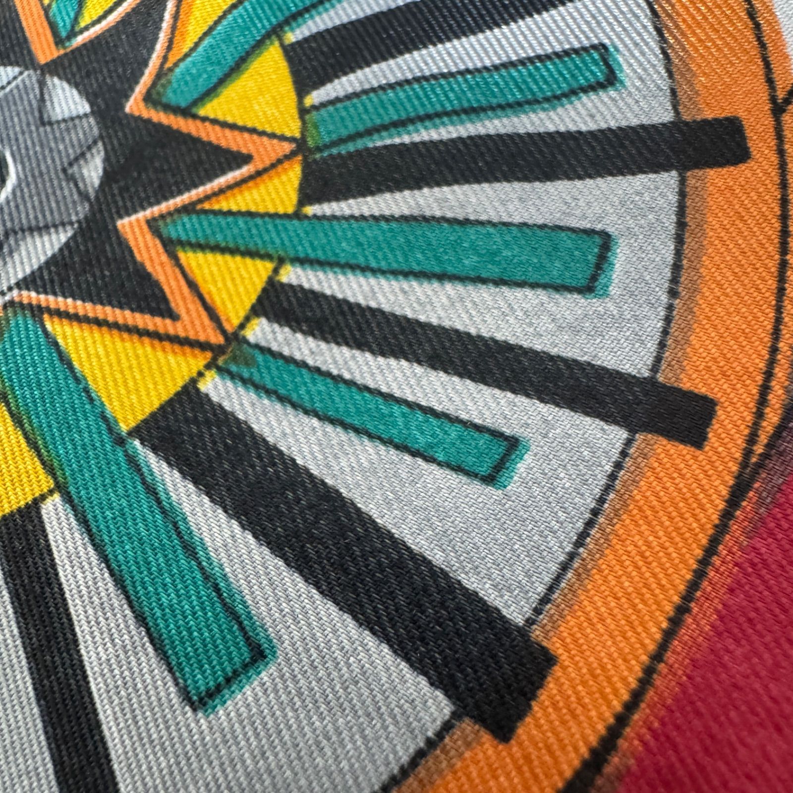 HERMES エルメス FEUX D'ARTIFICE スカーフ カレ 大判 シルク調 1837