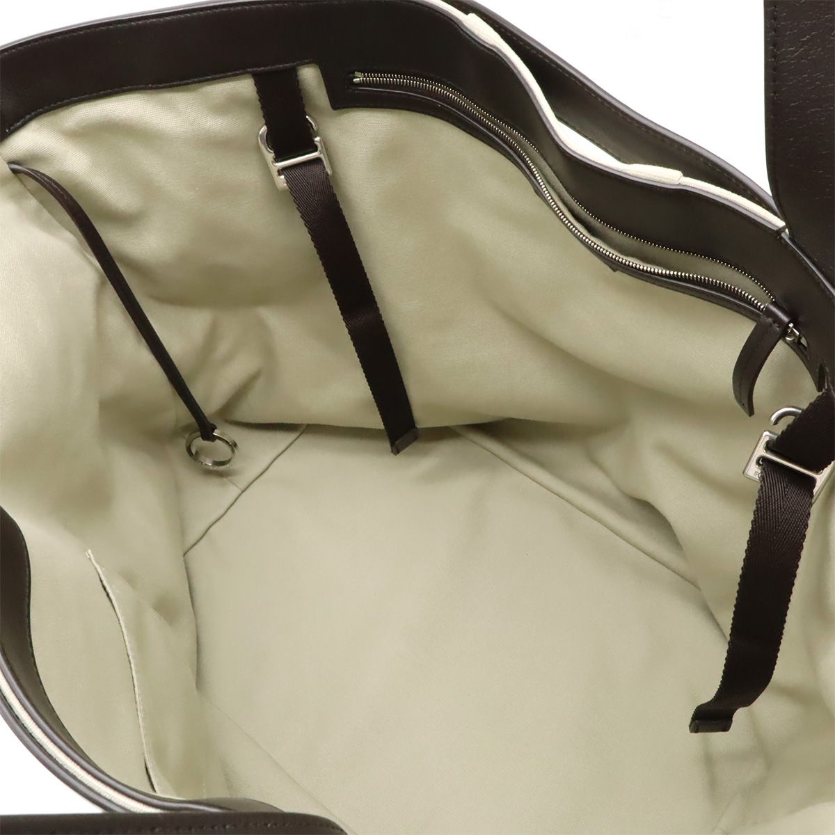 ベージュ ダークブラウン