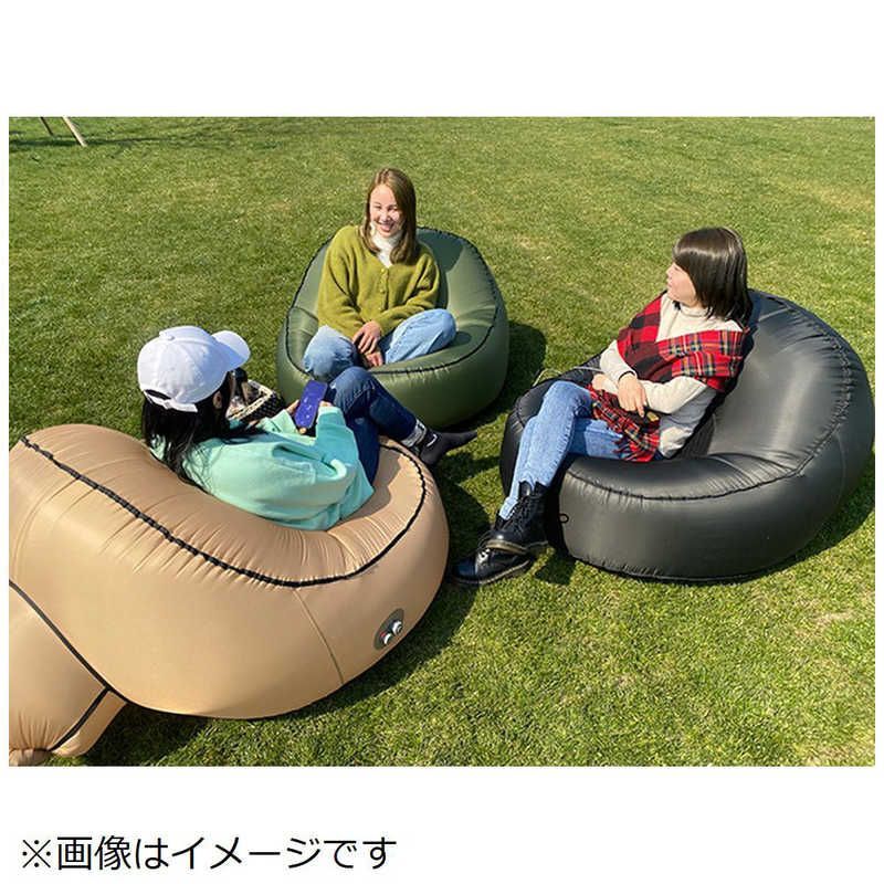 カーキ