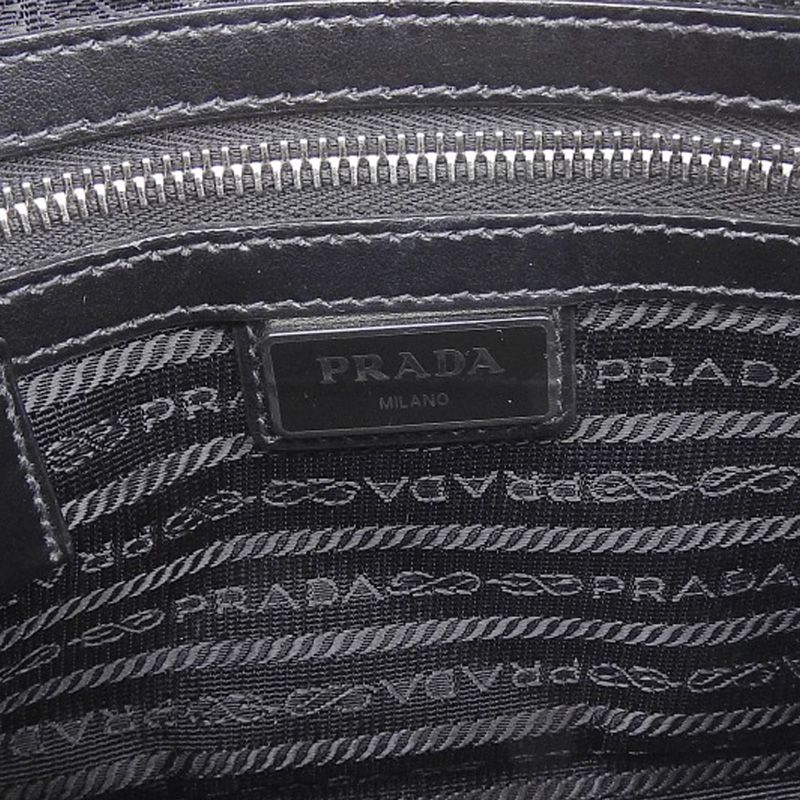 プラダ PRADA ショルダーバッグ 斜め掛けショルダー レザー カーキ  