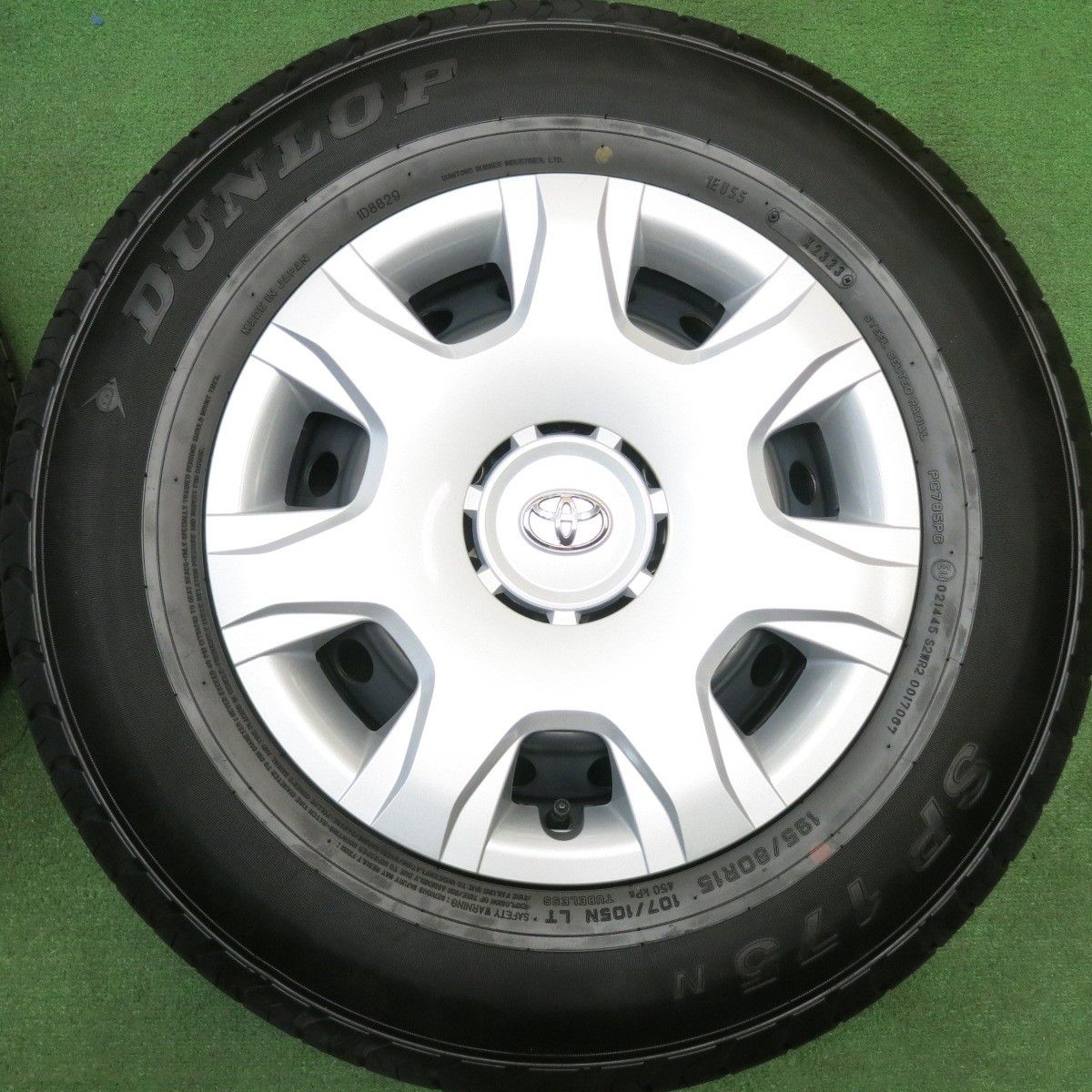 ハイエース 新車外し ダンロップ DUNLOP SP175N 195/80-15