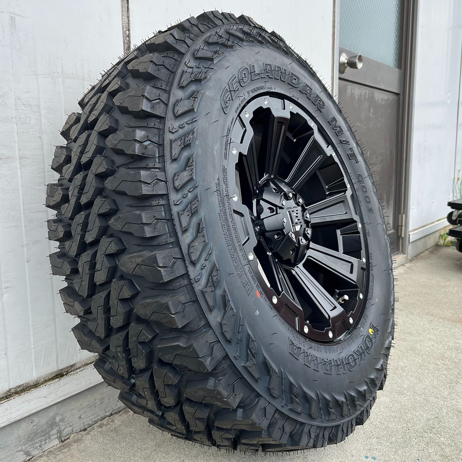 新品 背面用付き（5本セット）JL JK ラングラー 17インチ タイヤホイールセット YOKOHAMA ジオランダー MT 265/70R17  285/70R17 275/70R17 DeathRock デスロック JEEP 夏タイヤ