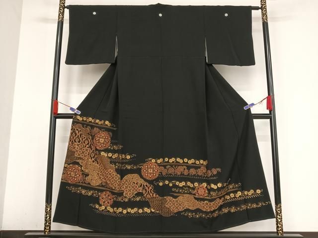 黒留袖⑦金彩友禅　正倉院家紋　豪華な刺繍　正絹　身丈164.5裄67⭐︎着物のみ 吉澤の友禅】吉澤織物◇金彩・金駒刺繍黒留袖 宝相華 華文 黒