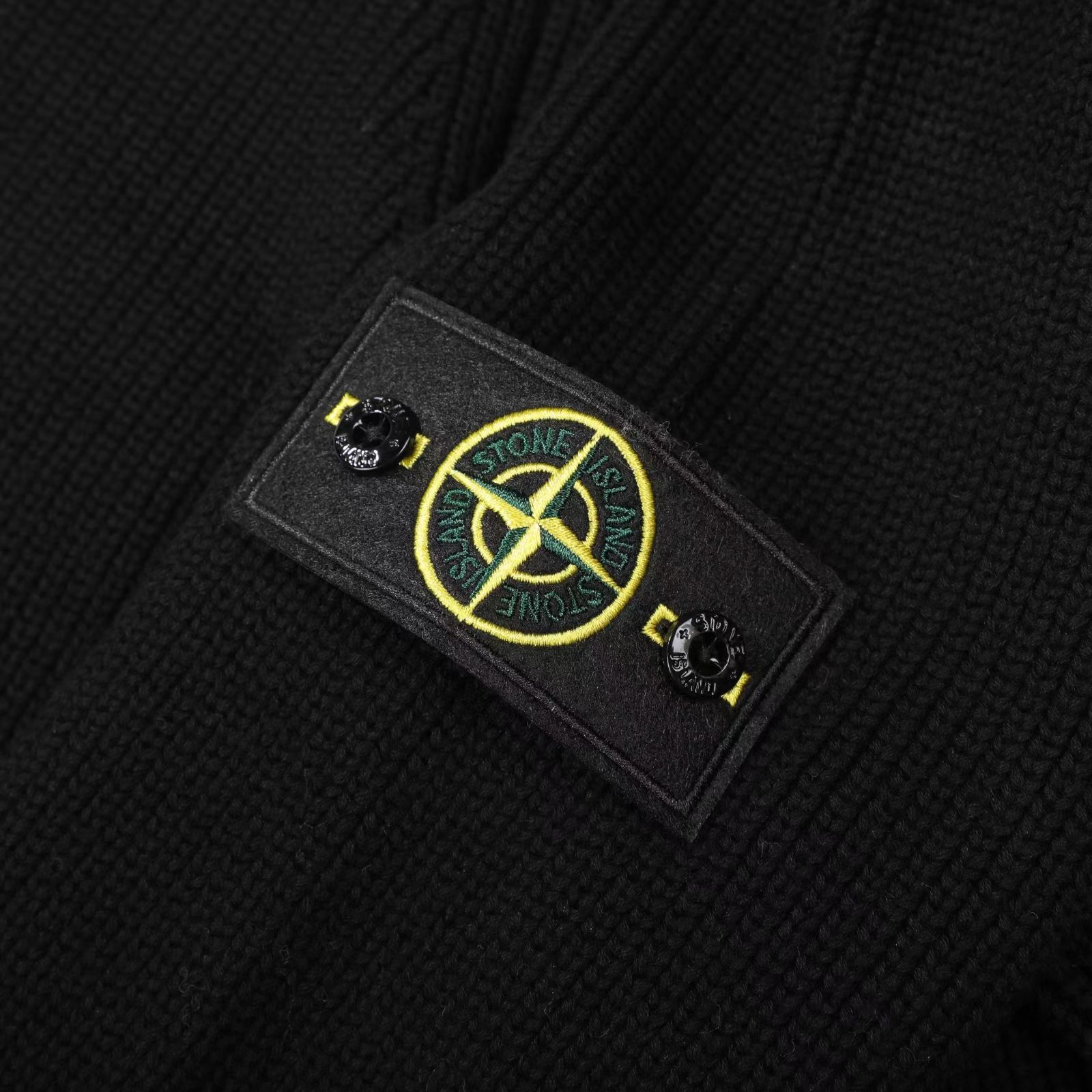 Stone Island（ストーンアイランド）クラシックバッジ付きフード付きスウェット