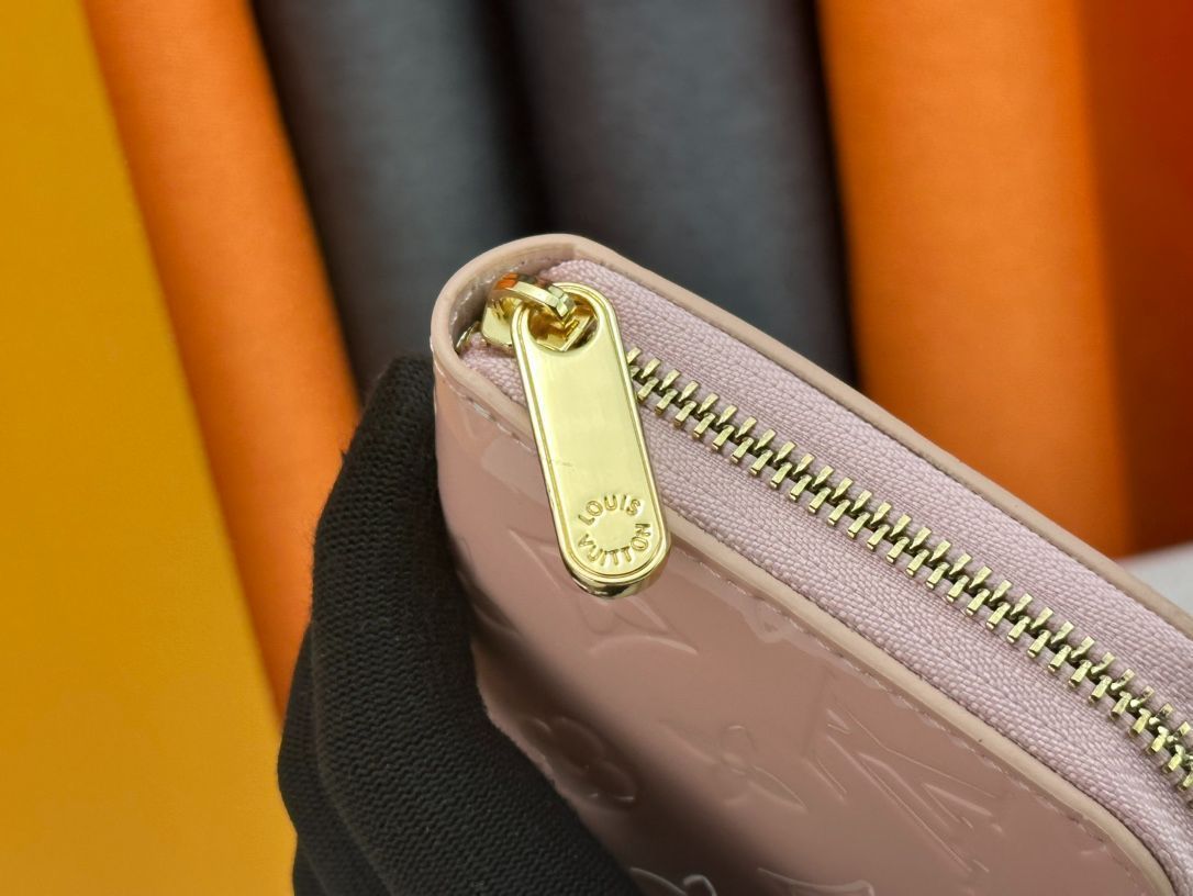 LVルイ・ヴィトン/財布/エナメル仕上げのクラシックなLVは、洗練