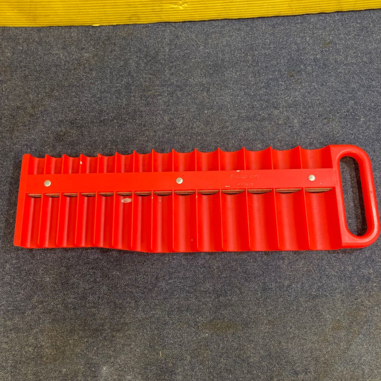 スナップオン|Snap-on 28コンパートメント磁石付きソケットトレイ MR3832 八潮店