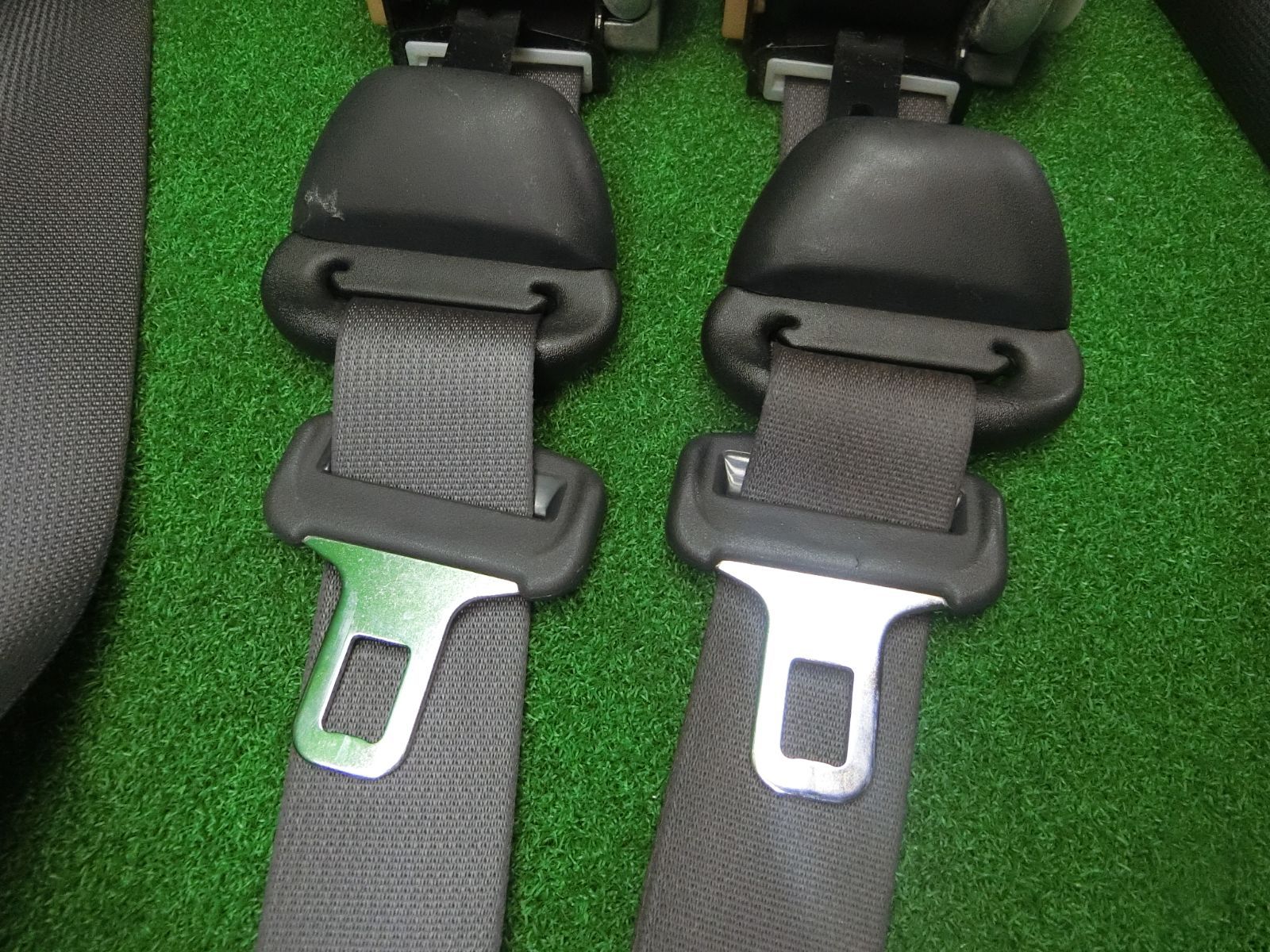 10909 ダイハツ エッセ L235S フロント シートベルト 左右セット キャッチ TK-AB2-L291-P