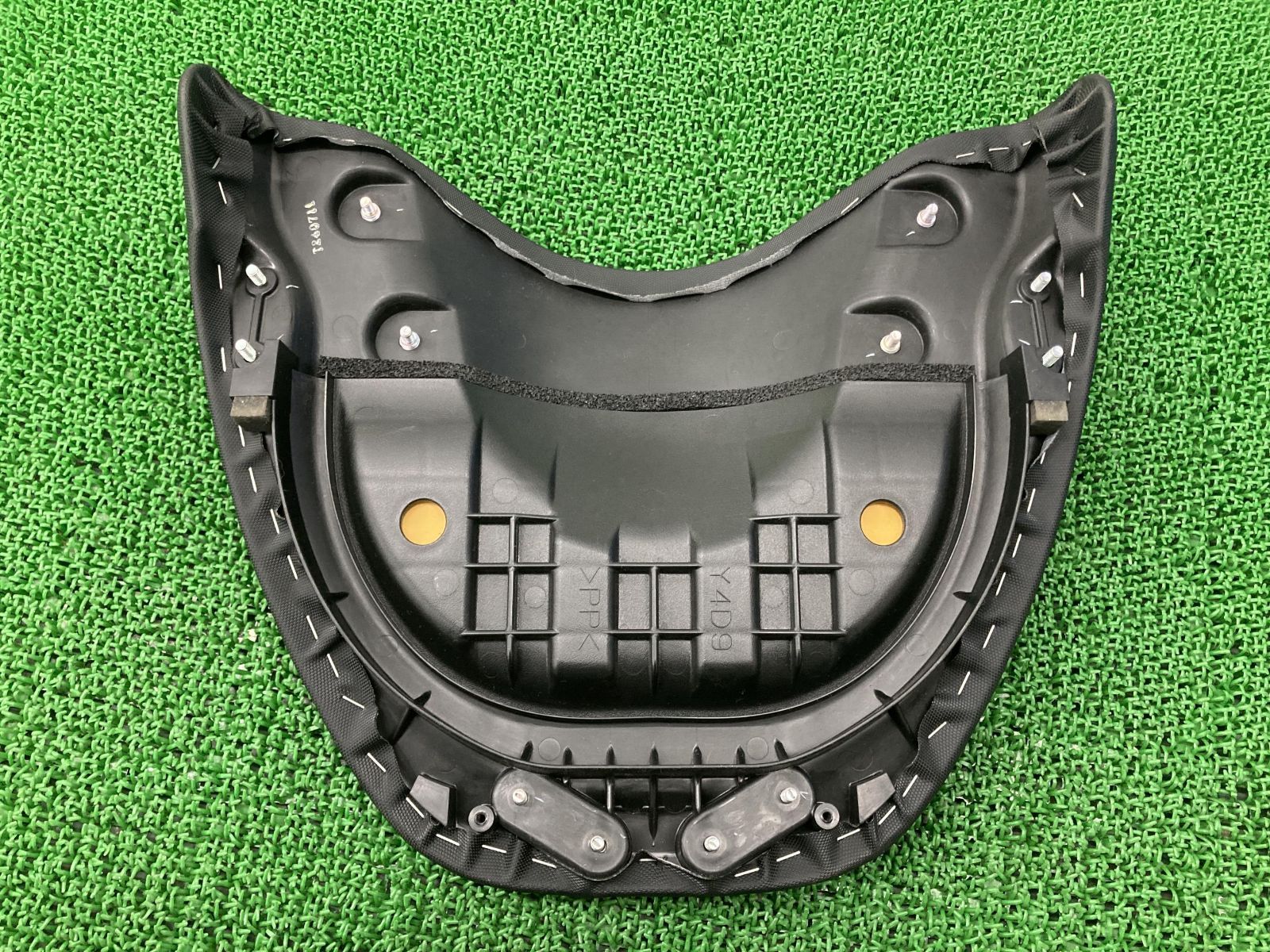 マジェスティ SG20J 4D9 純正 シート 破れあり マジェスティ 4d9 純正シート マジェスティ SG20J 4D9 純正 シート