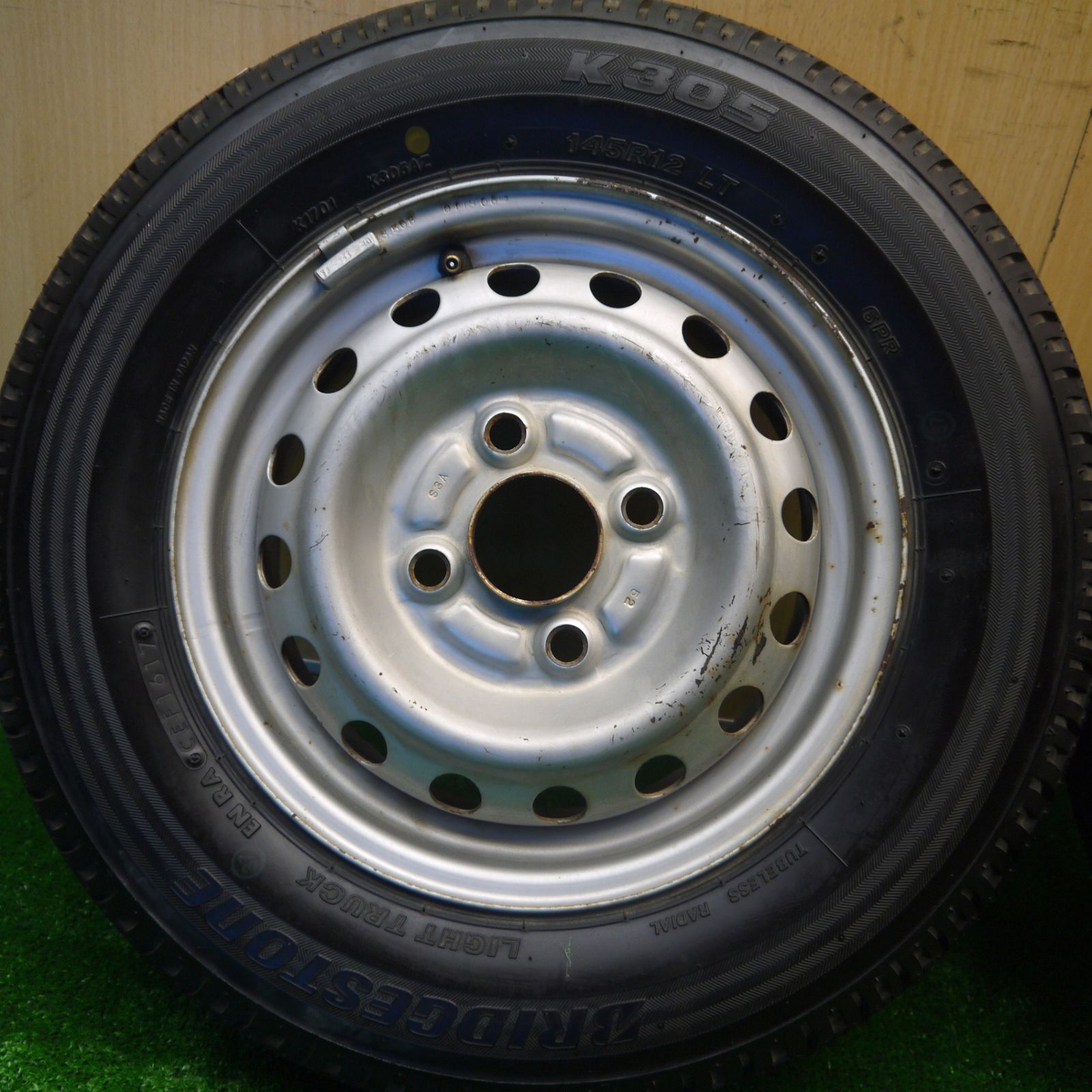 未使用！2本☆145R12 LT 6PR ブリヂストン K305 スチール ホイール 12