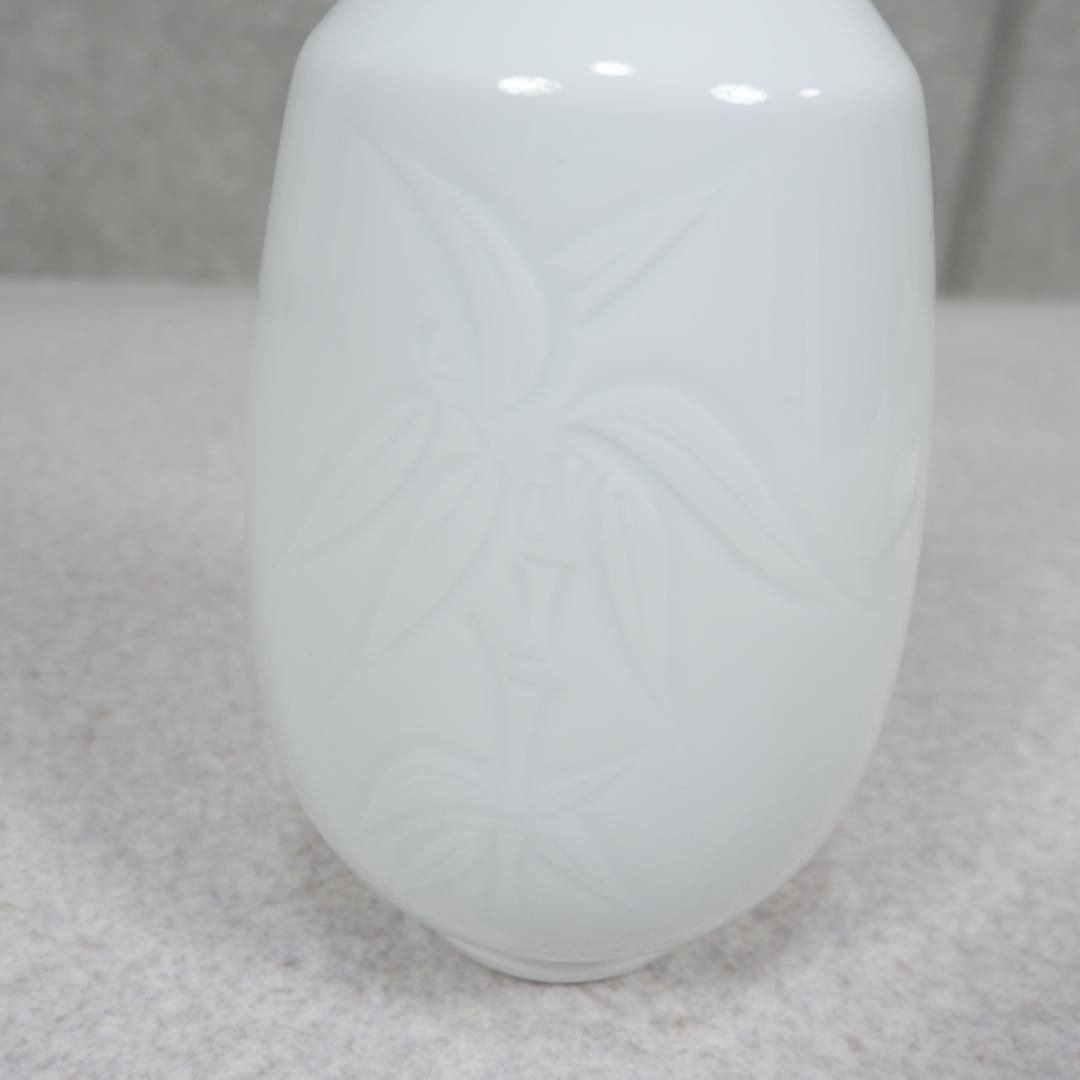 白磁の伝統 人間国宝 日本伝統工芸 井上萬二作 白磁竹彫花瓶 - メルカリ