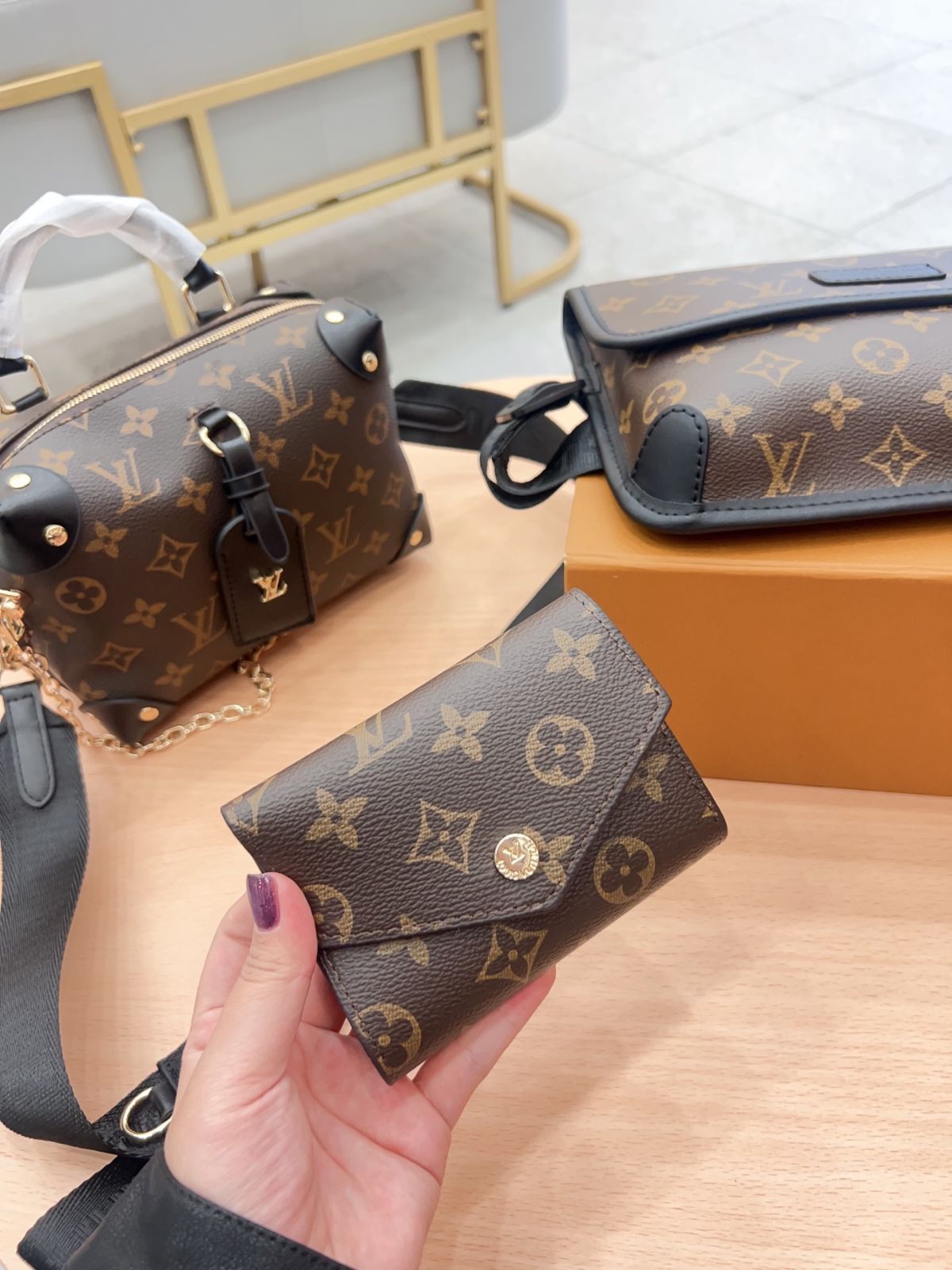 Lv ブラックボックスバッグ