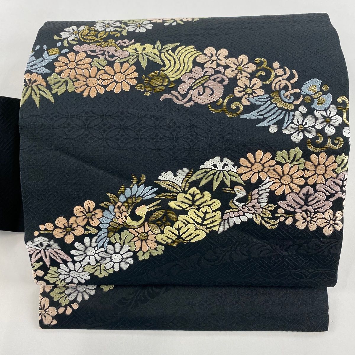 名古屋帯 名品 宝づくし 蔓 唐織 金糸 黒 正絹 【中古】 - メルカリ