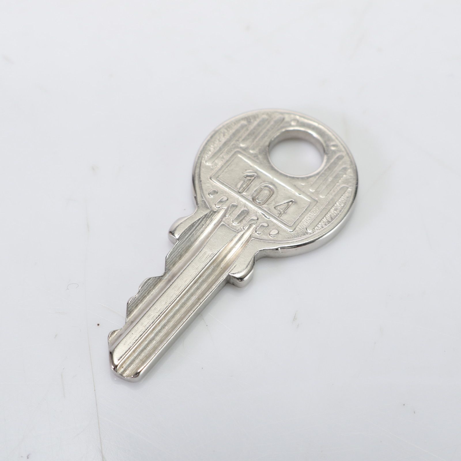 本日限定　美品　エルメス シルバー　カデナ　南京錠　パドロック　鍵　キー 極美品 エルメス 鍵 キー 104番 シルバー バッグ パドロック
