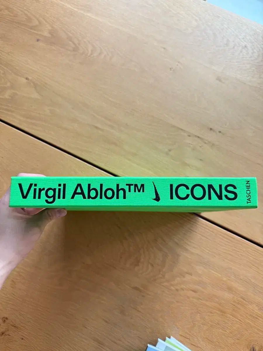 ナイキ ヴァージル アブロー アイコン something s off