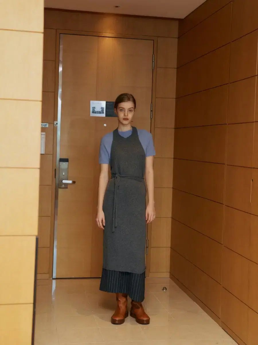 希少 激レア 日本未発売 マリメッコ ウニッコ ラウンドテーブル 赤