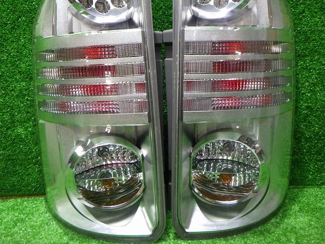 テール左右 ZRR70