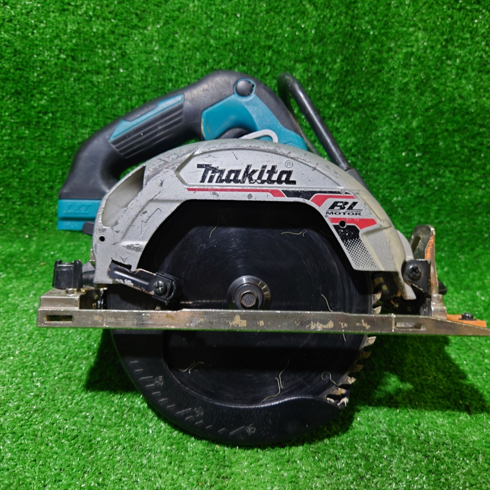 マキタ HS631D 18V 165㎜18V充電式マルノコ フック付 エ-369