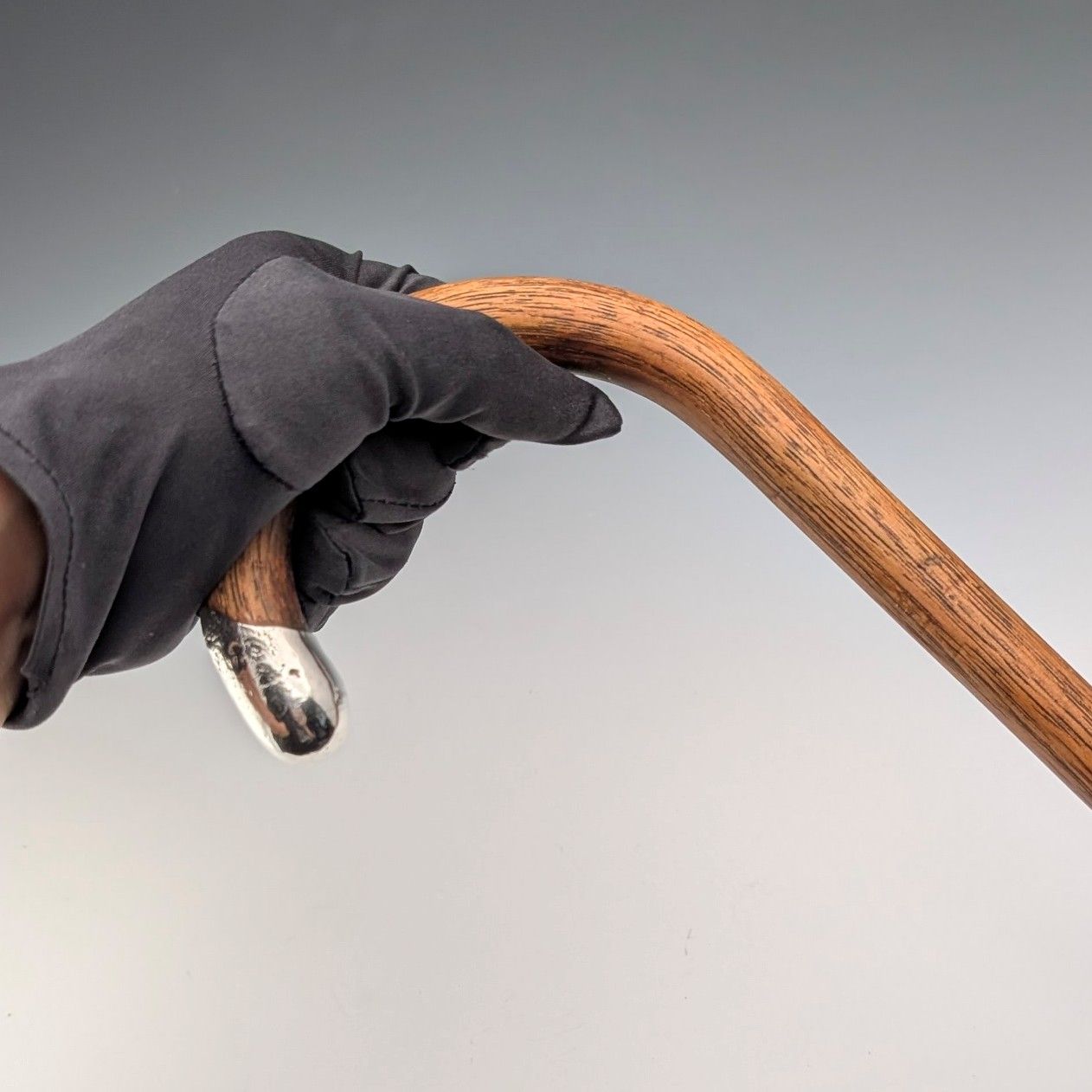 1919年 英国アンティーク ブラウンシャフト 曲がりハンドル 純銀装飾 軽量ステッキ 杖 82cm 1919年 英国アンティーク ブラウンシャフト 曲がりハンドル 純銀