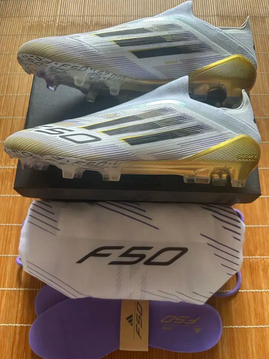 アディダス　F50エリートFG 27.5センチ　新品未使用　袋付き アディダス F50 エリート FG 27cm 袋,替えインソール付き