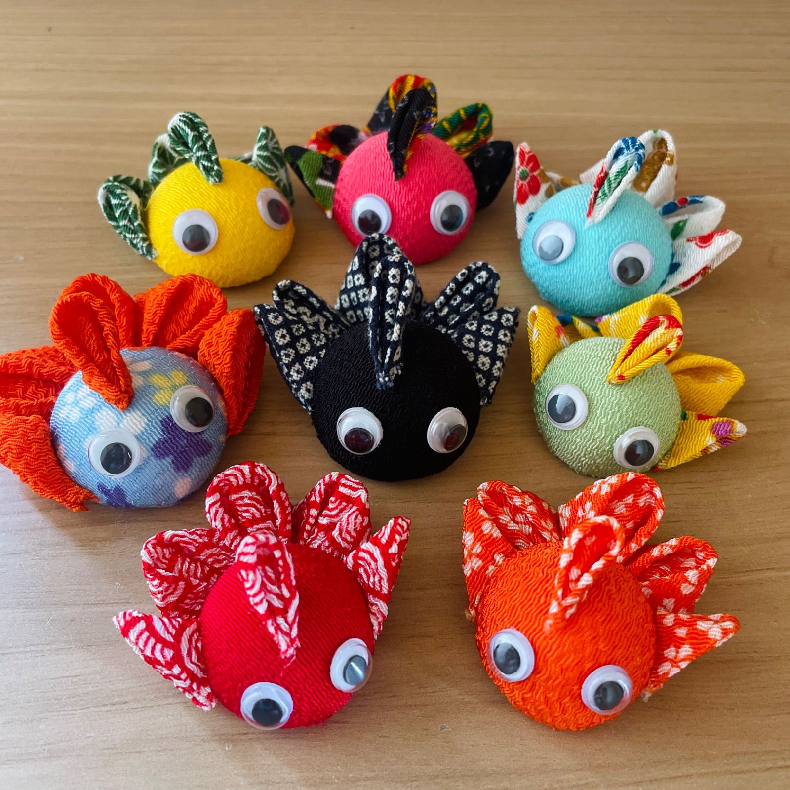 ハンドメイド 金魚 8匹 夏飾り 玄関飾り ちりめん つまみ細工