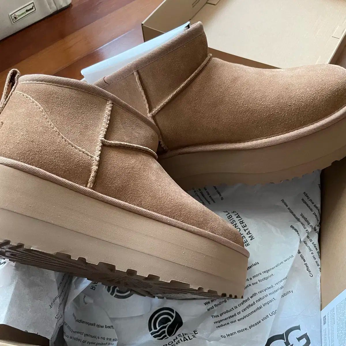 UGG アグ クラシック ウルトラ ミニ フラットフォーム 240 チェスナット