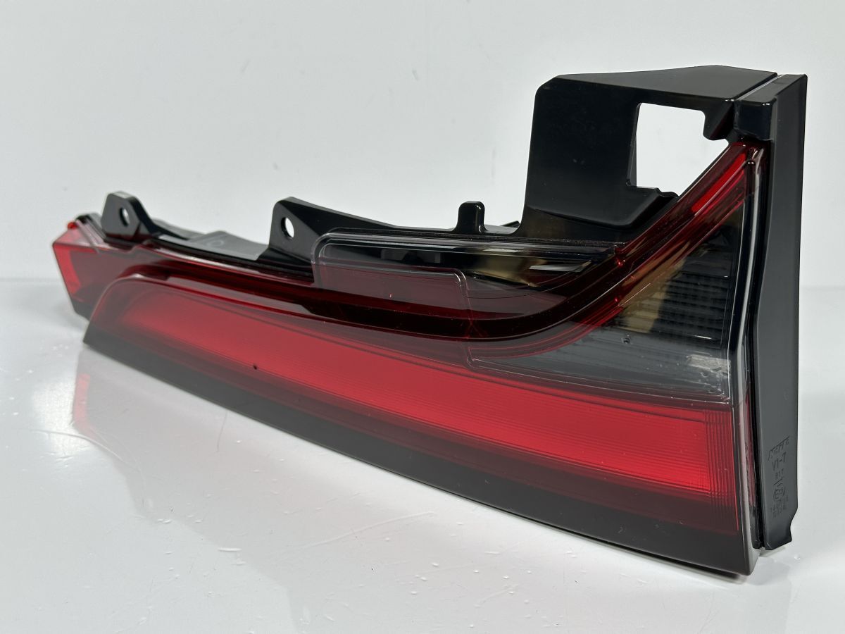 破損なし 低走行 現行 ノア HV MZRA90W MZRA95W ZWR90W 純正 右フィニッシャーランプAssy テール 内側 81580-V1020 V1-7 HR 管理31870