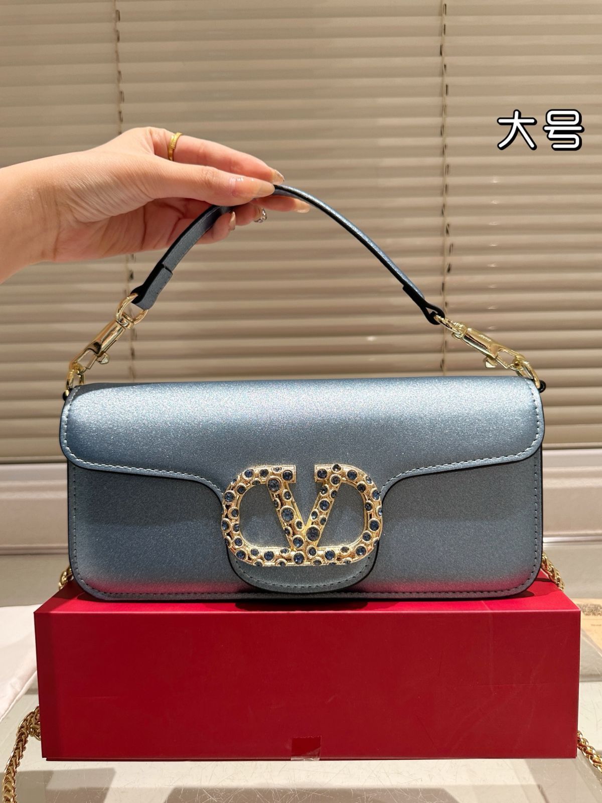 関税送料込み- VALENTINO VLOGO LOCO ショルダーバッグ 関税送料込み- VALENTINO VLOGO LOCO ショルダーバッグ