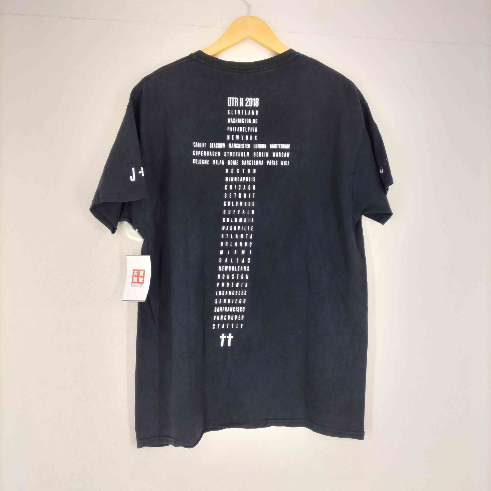 USED古着(ユーズドフルギ) 両面プリント S/S バンドTシャツ  レディース 表記無  中古 古着 0743 USED古着(ユーズドフルギ) 両面プリント S/S バンドTシャツ
