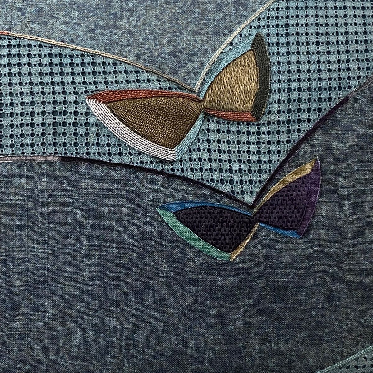 袋帯 秀品 紬地 蝶 幾何学模様 刺繍 青灰色 全通 正絹 【中古