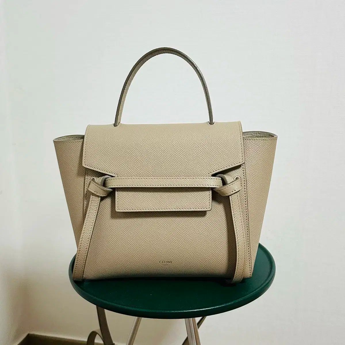 Celine セリーヌ ベルトバッグ ナノ ライトトープ