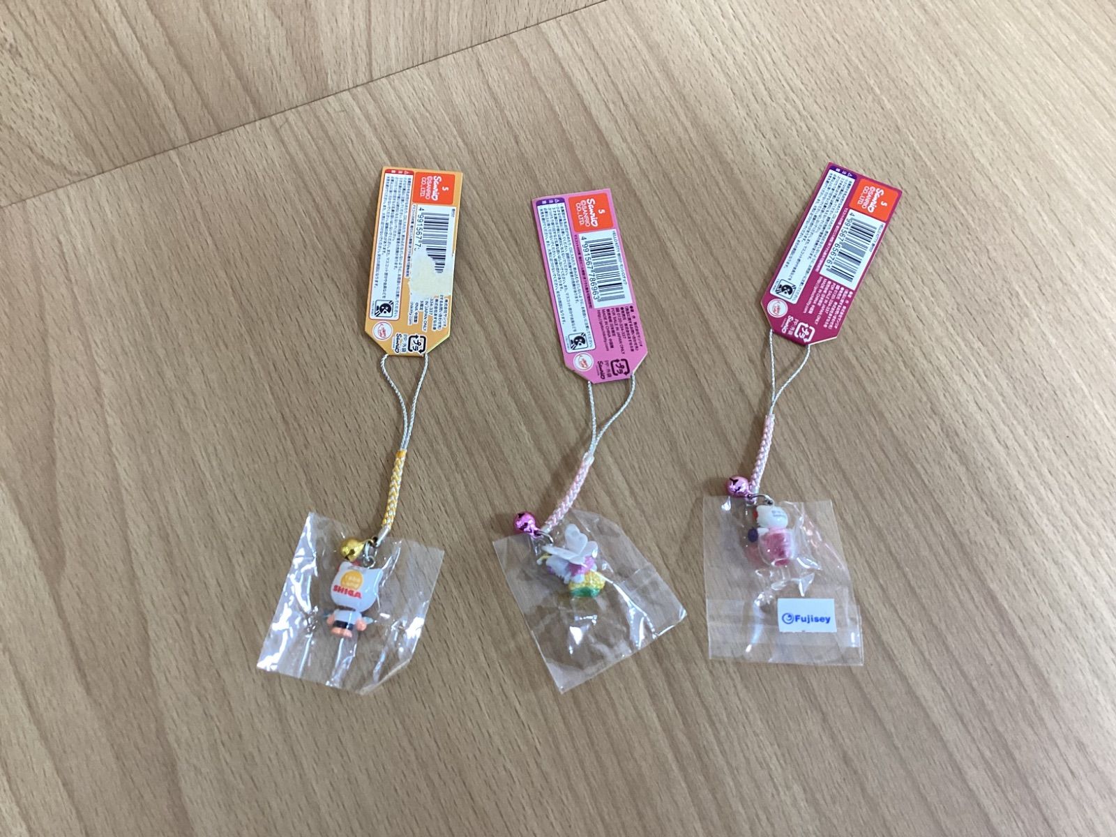 I657 ご当地キティちゃん 根付けストラップ 3点セット