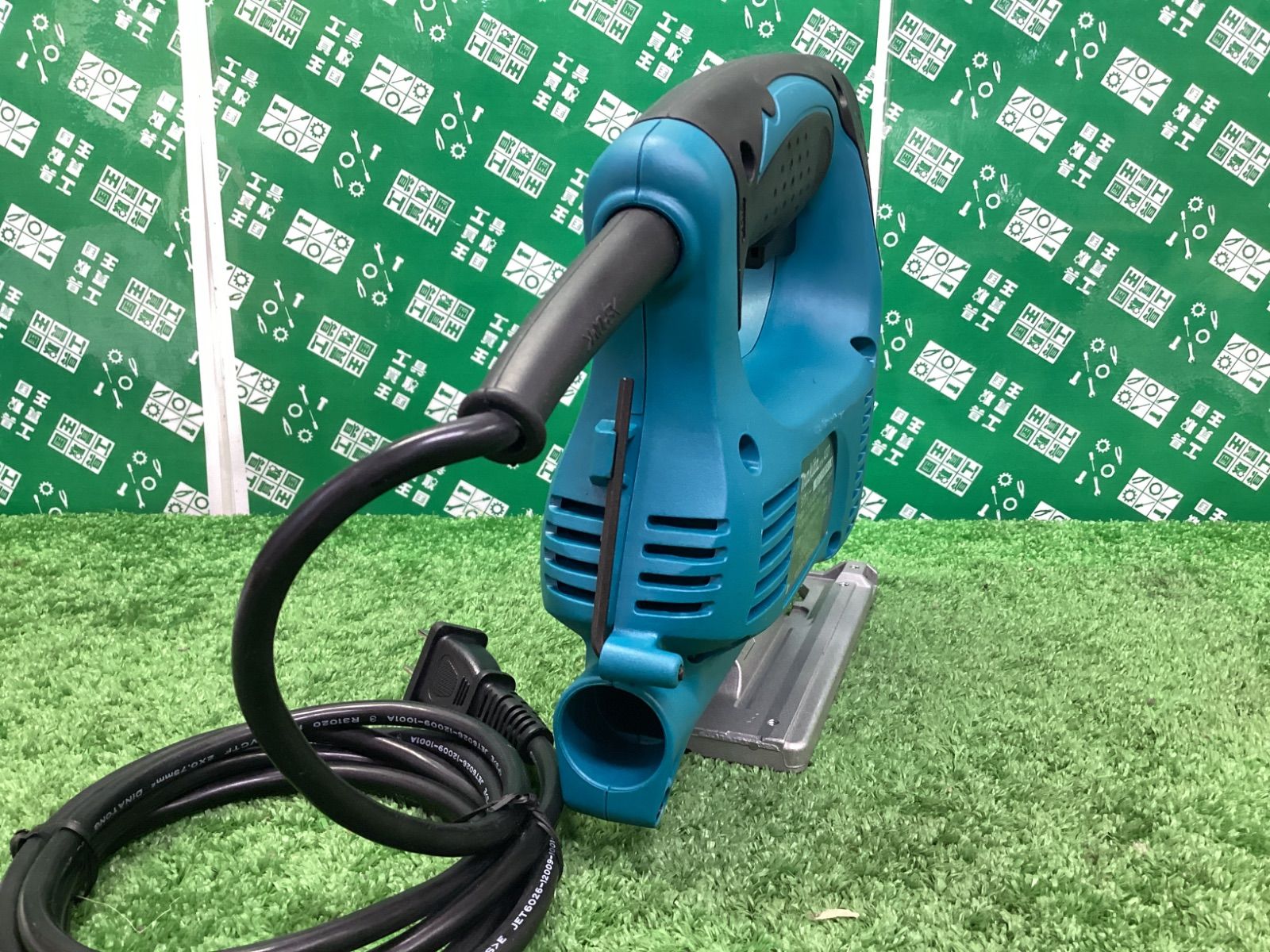 100v