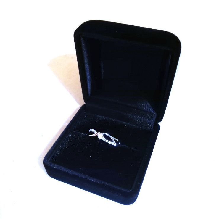 ジュエリーケース付 ダイヤモンド スワロフスキー リング 0.1ct Pt100 