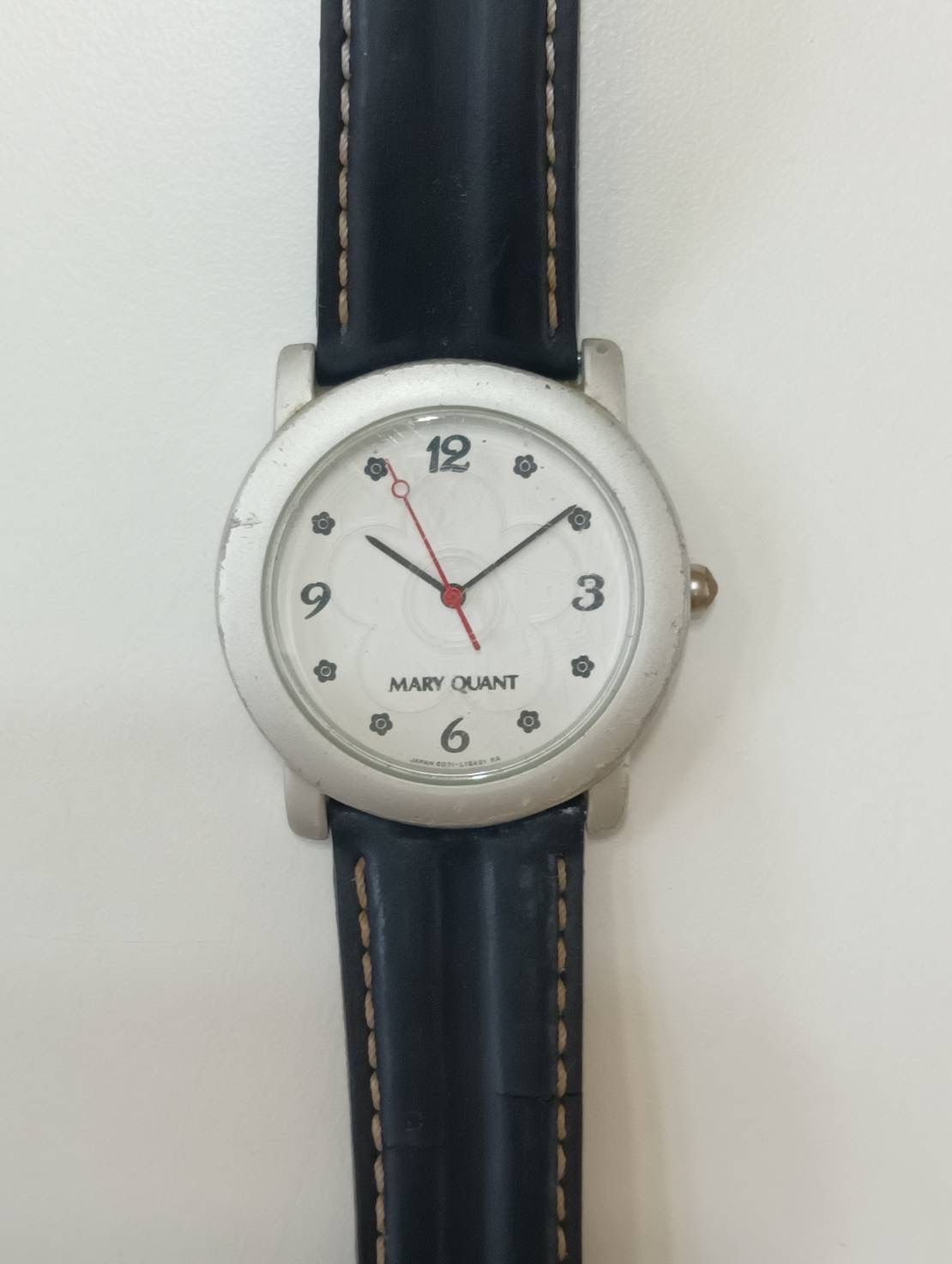 中古品】 MARY QUANTマリークワント 腕時計 シルバー×黒ブラック