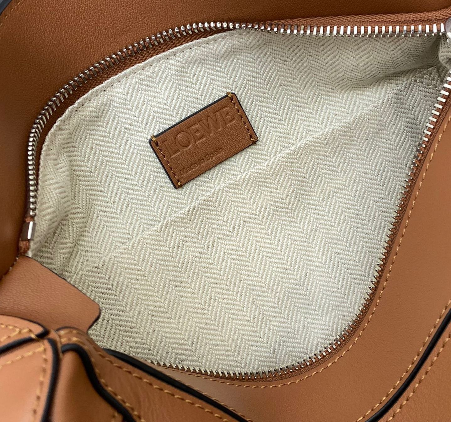 新品未使用 LOEWE ロエベ loewe ボディバッグ メンズ PUZZLE SMALL BUMBAG レディースバッグ パズル バムバッグ スモール ベルトバッグ レザー クロスボディ 鞄 送料無料 新品