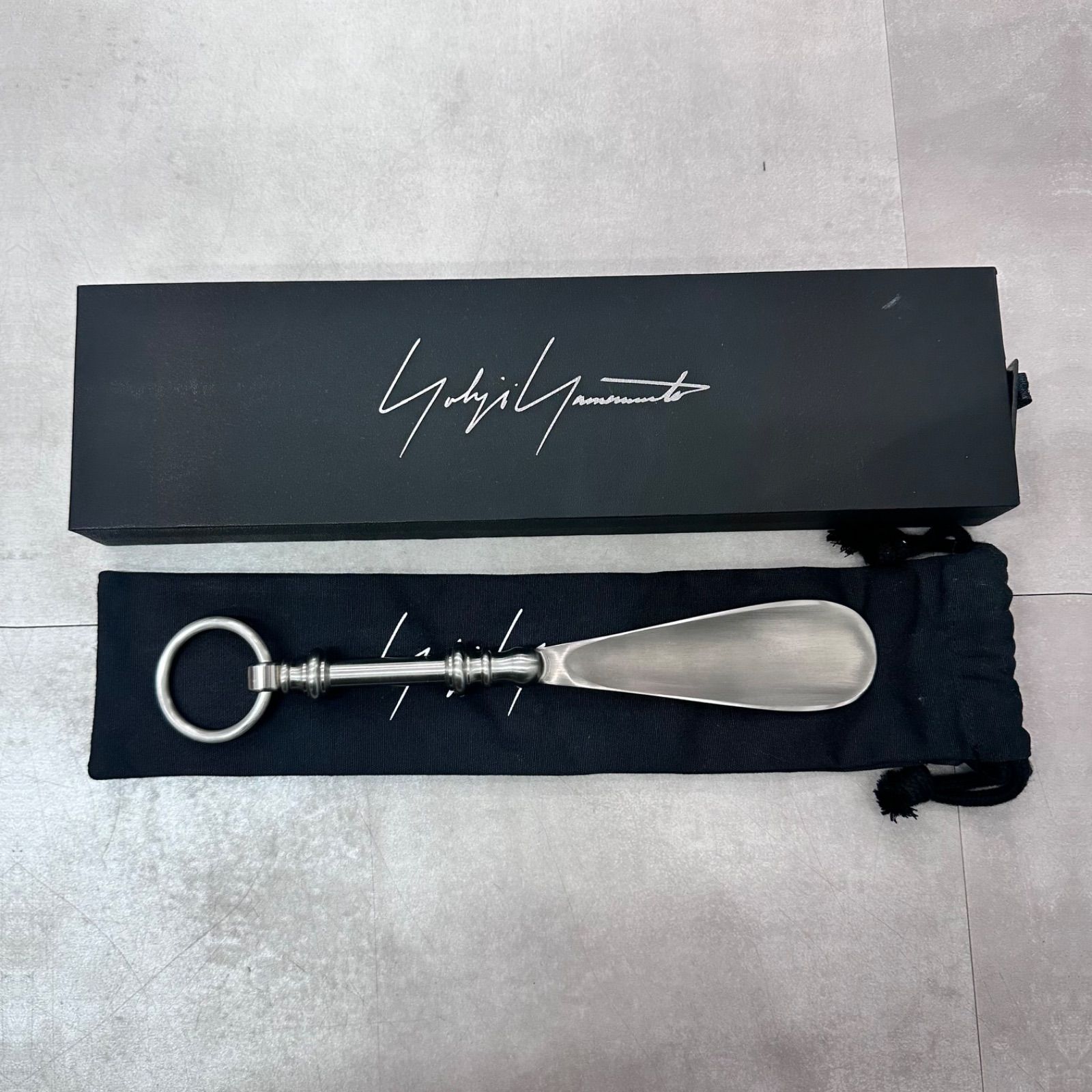 未使用品 Yohji Yamamoto ショート・シューホーン 携帯用靴ベラ ロゴ入り ヨウジヤマモト シルバー 93346A7