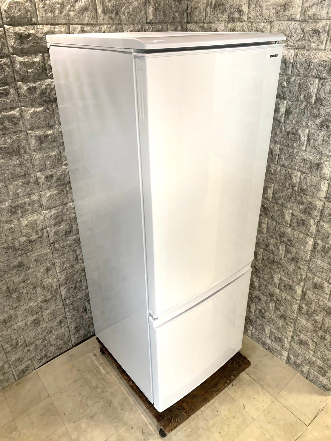 送料無料☆3か月保証付き☆冷凍冷蔵庫☆2017年☆SHARP☆SJ-C17D-W☆R