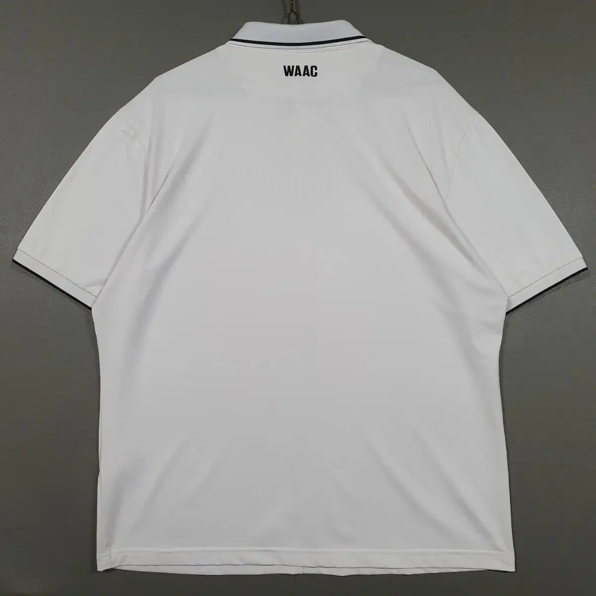 襟付きTシャツ