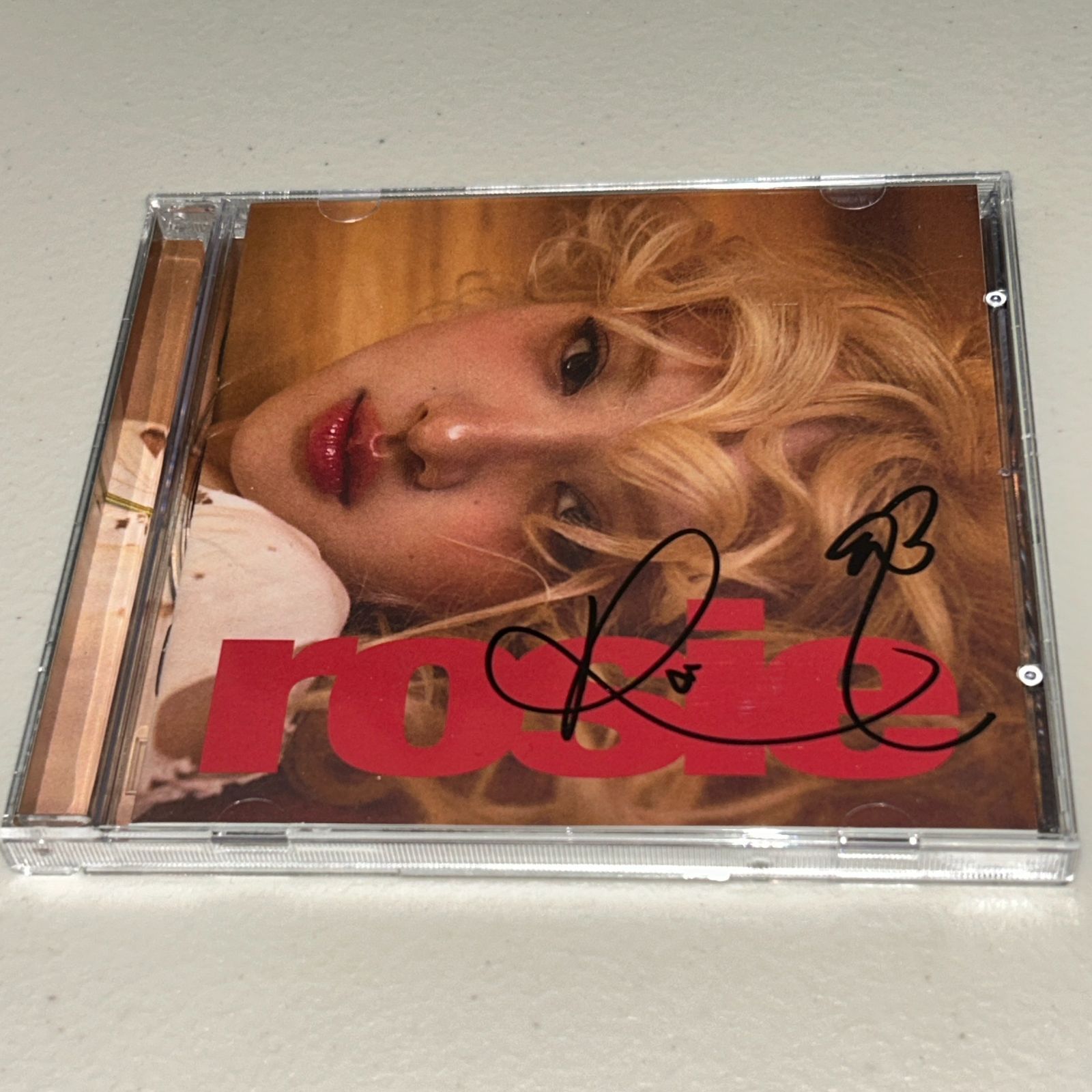 ロゼ(BLACKPINK)直筆サイン「rosie」Jewel Case ver. - メルカリ ロゼ(BLACKPINK)直筆サイン「rosie」Jewel Case ver. - メルカリ