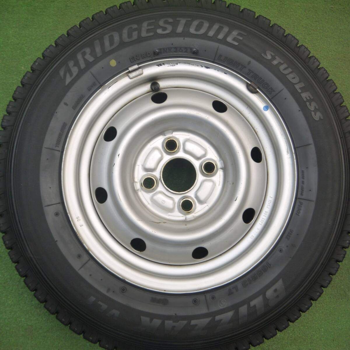 バリ溝！21年！9.5分以上☆スタッドレス 165R13 6PR ブリヂストン 