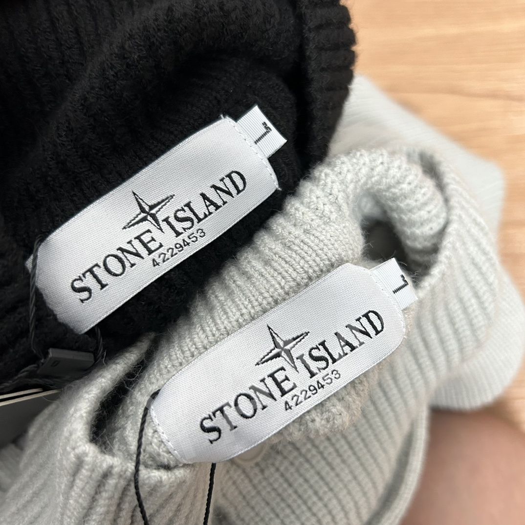 Stone Islandストーンアイランドボタンタートルネックセーター