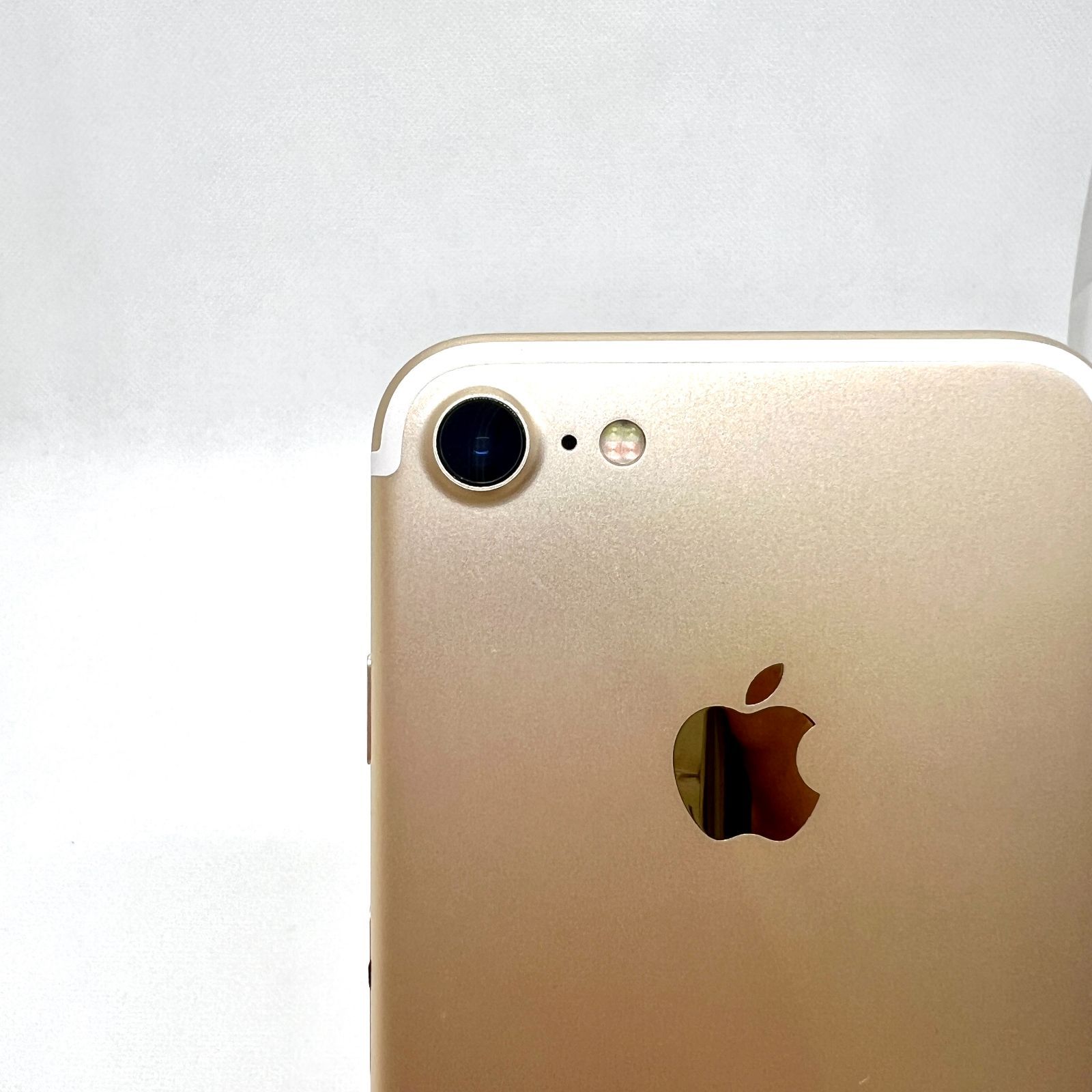 良品】【純正バッテリー83%】 iPhone 7 32GB ゴールド 5087 SIM