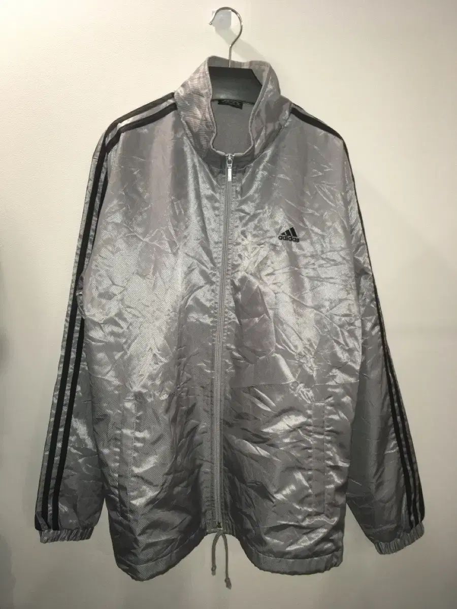 adidas(アディダス) シルバー ウインドブレーカー