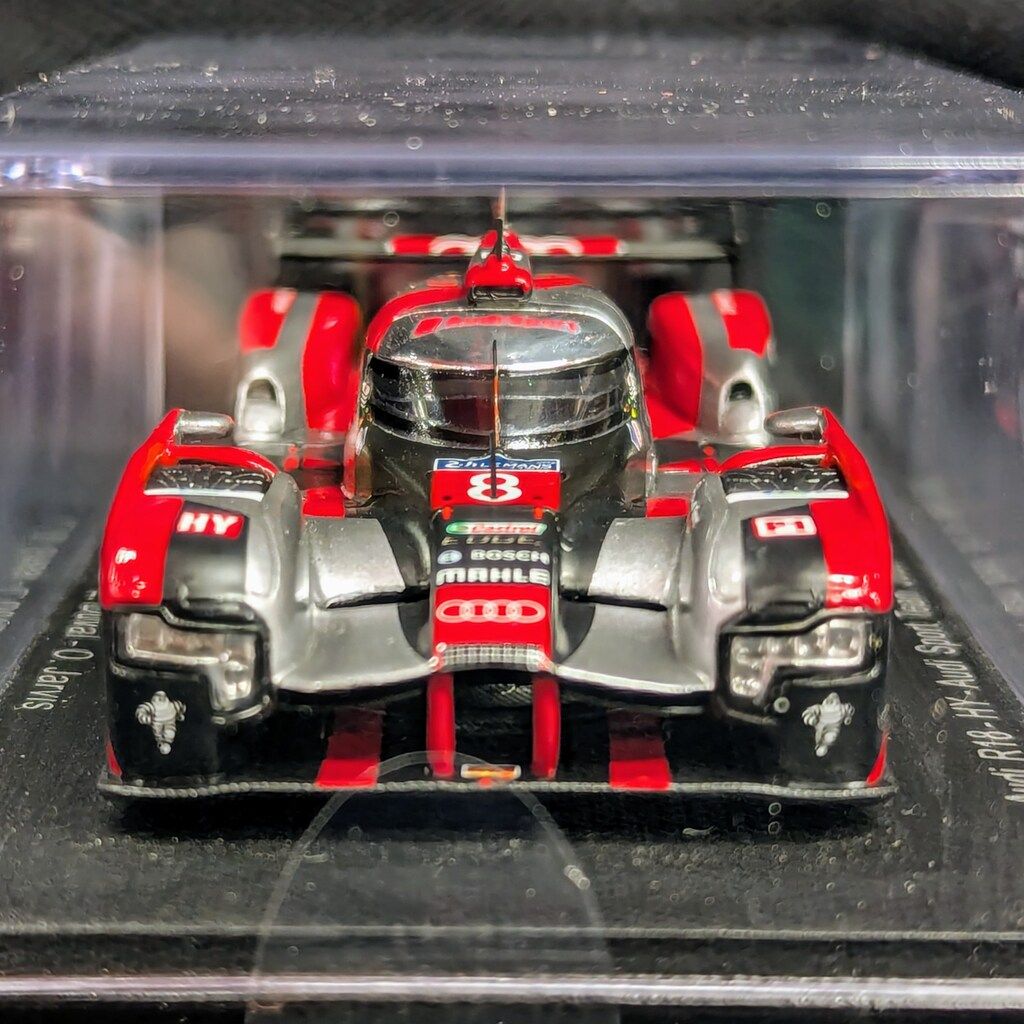 Spark model 1/43 Audi R18 No.8 LMP1 HY 3rd Le Mans 2016 Audi Sport
