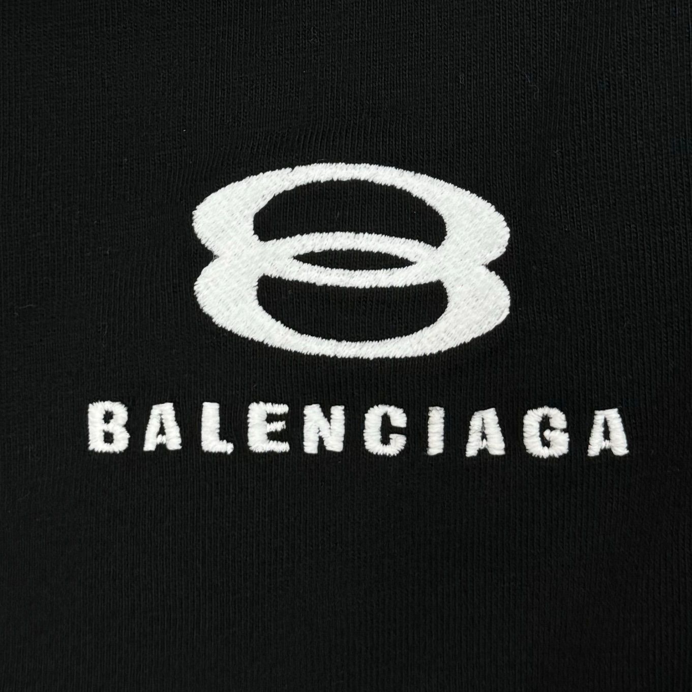 balenciaga サッカーシャツ ブラック 10 PARIS バレンシアガ、サッカーウェアをイメージしたアパレルとグッズを発売