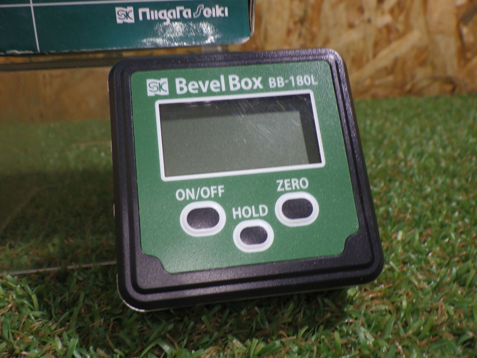 角度を測定するために SK 新潟精機 ベベルボックス バックライト付 BB180L 品