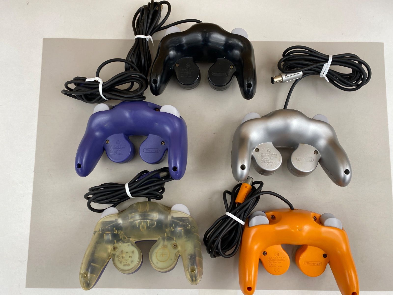 楽天市場】Wii 本体 リモコン1個 すぐ遊べるセット(シロ) GCメモリーカード59付(グレー) GC純正コントローラー付:選べる4色  ゲームキューブ【中古】 : iimo リユース店 任天堂 Wii本体 ＆ Wiiリモコンｘ２＆GCコントローラ等付属品セット