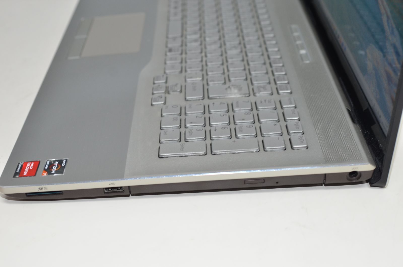 中古ノートパソコン 富士通 NH77/F3 AMD Ryzen 7 5700U 爆速SSD256GB+