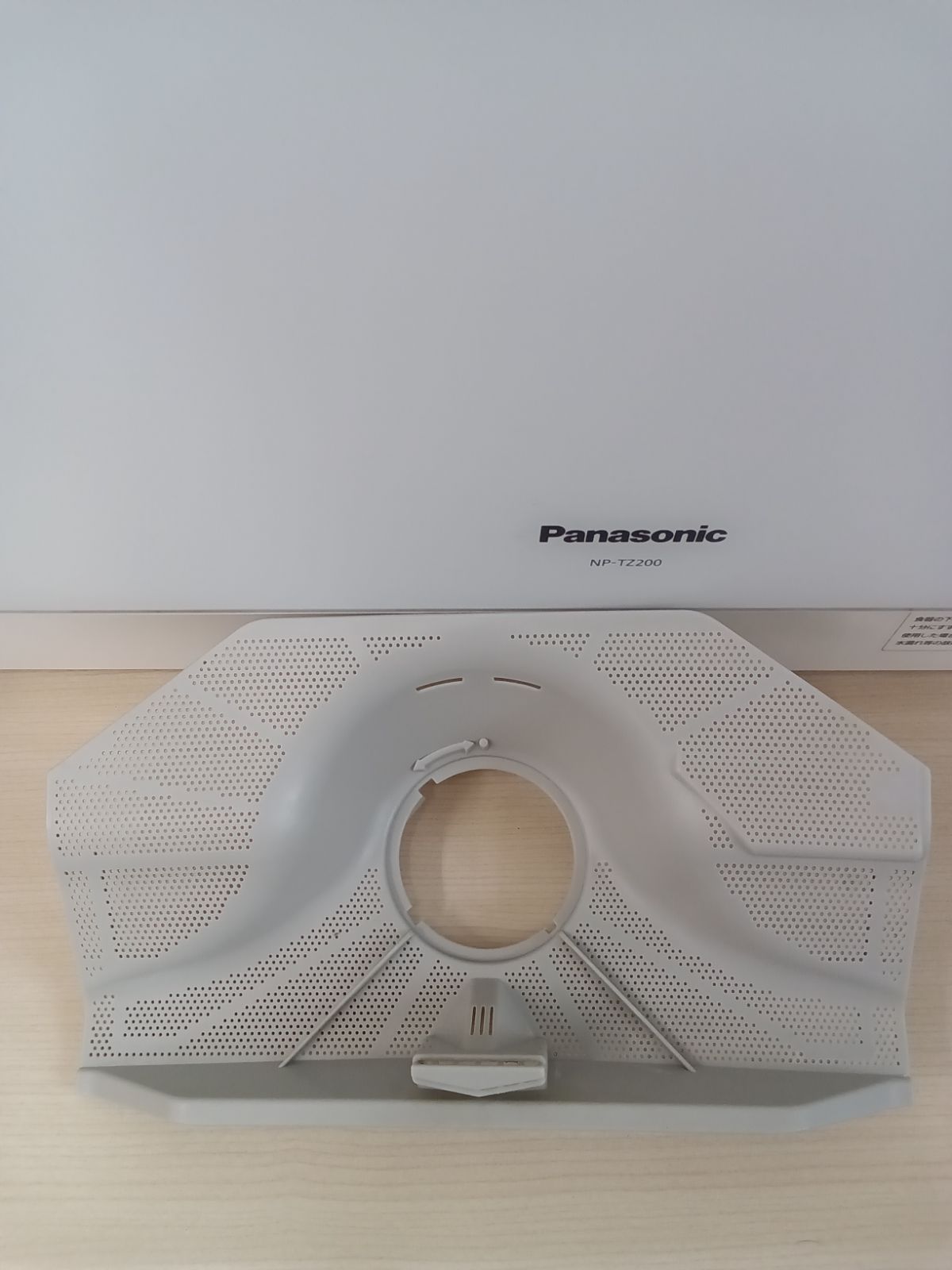 中古】パナソニック 食器洗い乾燥機 NP-TZ200-W 食洗機 食器40点 